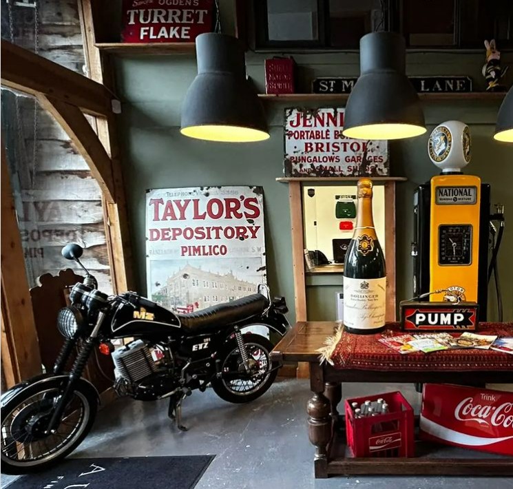 ADVERTISING & AUTOMOBILIA - BATH - ONLINE & IN PERSON